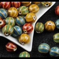 Perlen aus Stein / Keramik
