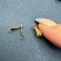 2 Schluppen Collierteile