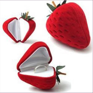 1 Geschenkbox Ringbox Erdbeere
