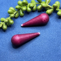 2 Acrylperlen Tropfen matt rot