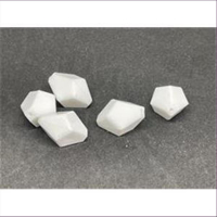 5 kantige Acrylperlen weiß