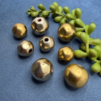 1 Acrylperlen mattgold "4"