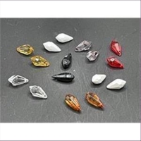 10 Acryltropfen Perlen Anhänger  creme (opak)