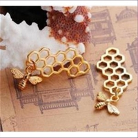 1 Anhänger Biene / Wabe silberfarbig