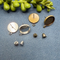 2 Ohrstecker für Cabochons mit Öse 12mm vergoldet