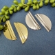 1 Anhänger halbrunde Platte 39x18mm platinfarbig