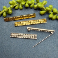 1 Broschierung 46mm mit Löchern fertig montiert...