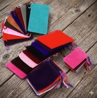 1 Samtbeutel mit Zugband 15x20cm lila