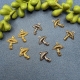 10 Anhänger Pilz altgold
