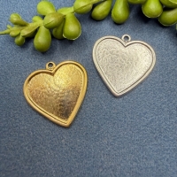 1 Anhänger Herz 25mm goldfarbig gebeizt