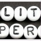 1 Buchstabenperle weiß-schwarz O