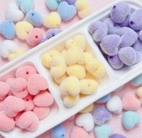 4 Acrylperlen beflockt  Herzform