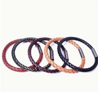 1 Armband aus Leder geflochten